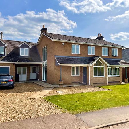 Executive Home With Plenty Of Room Ely Eksteriør billede